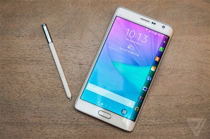 سامسونگ از اولین تلفن خمیده از سری گلکسی نوت خود با نام ‌Galaxy Note Edge رونمایی کرد